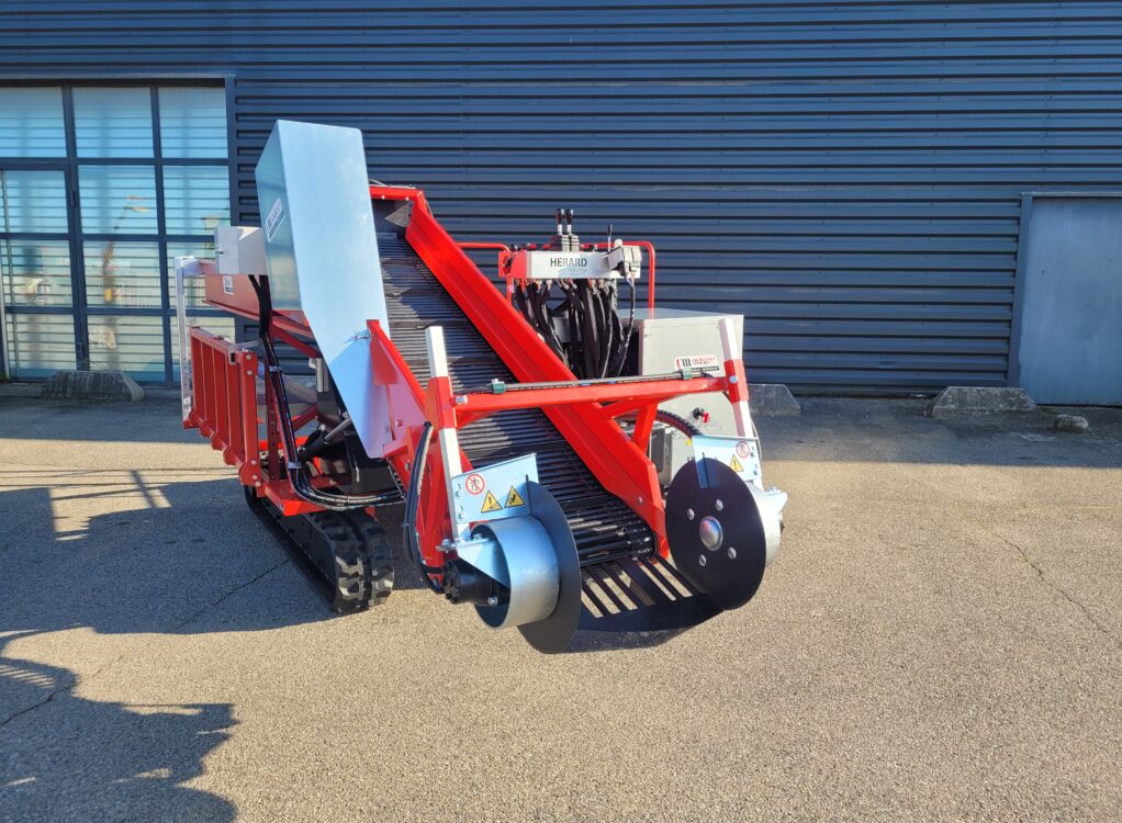 Machine agricole arracheuse pomme de terre