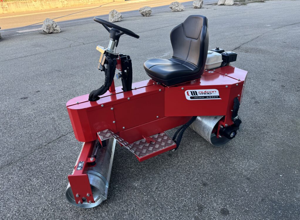 Machine entretien terrain terre battue