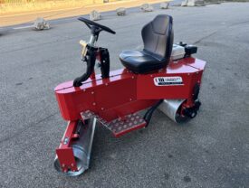 Machine entretien terrain terre battue